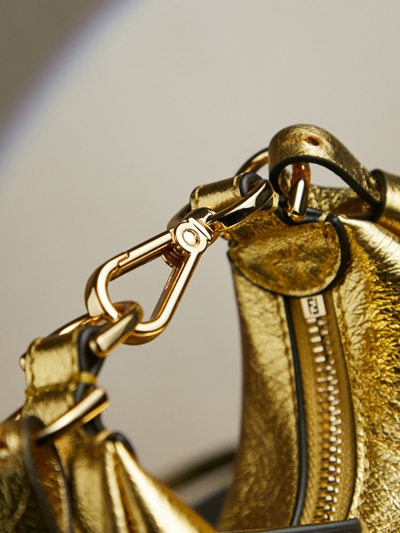 フェンディバッグ角部分ディテール